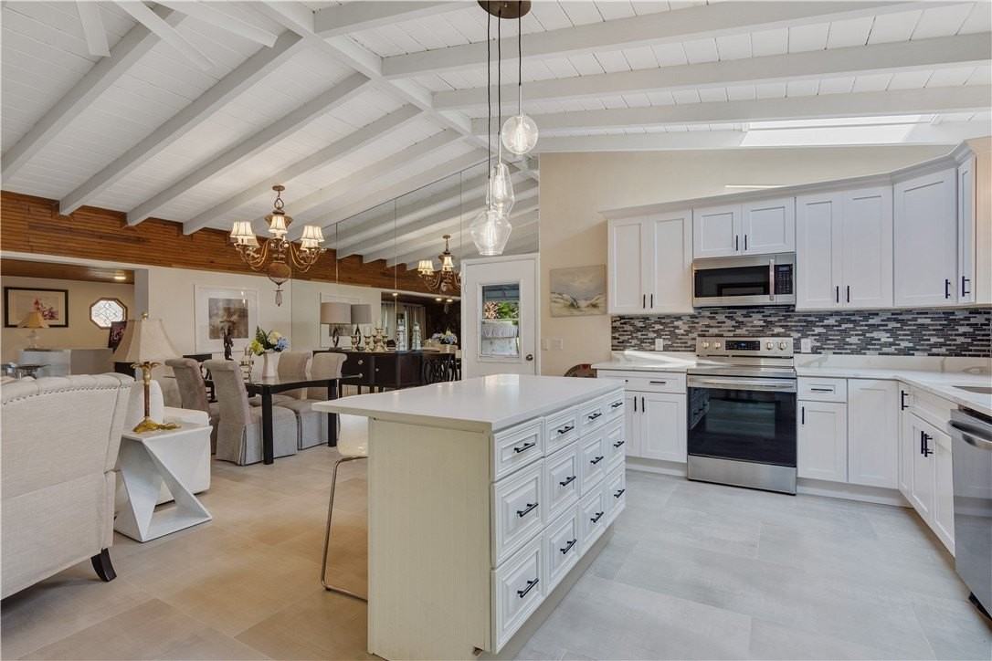 618 Holly Rd - Photo 3 of 36