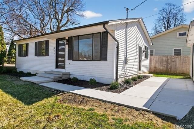 4171 Mapleleaf Rd - Photo 5 of 42