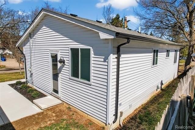 4171 Mapleleaf Rd - Photo 7 of 42