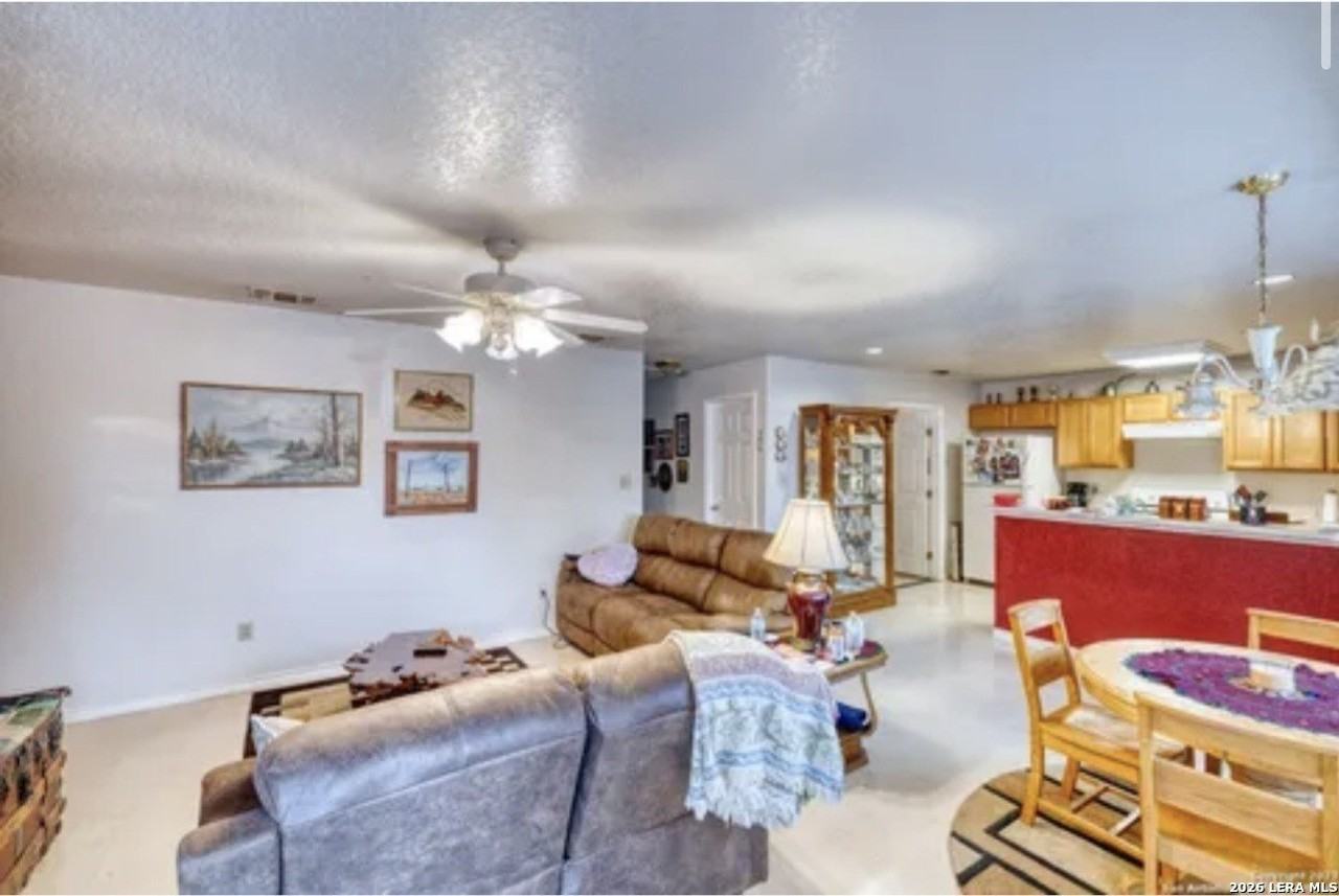 622 S Oak St - Photo 3 of 22