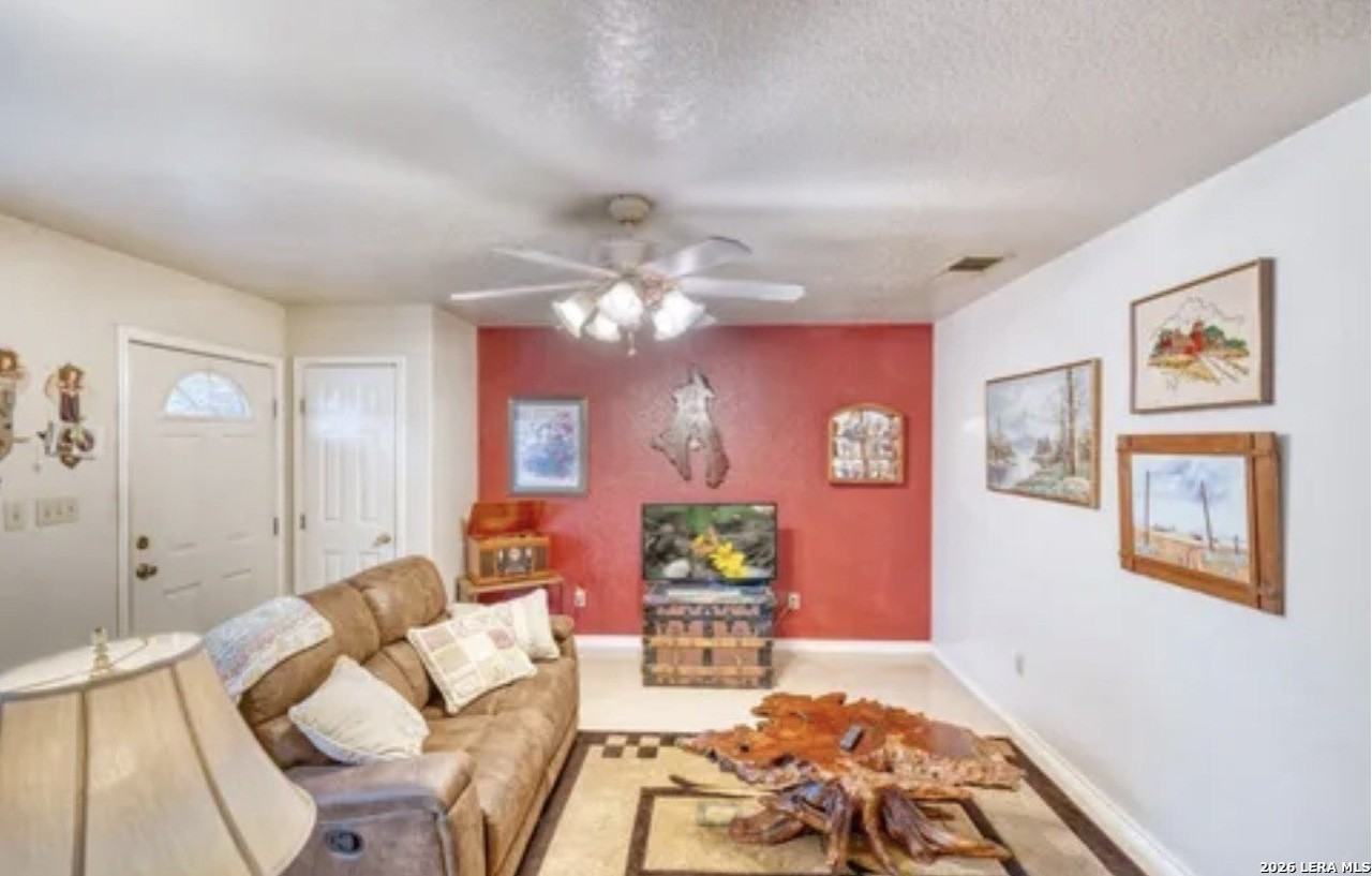 622 S Oak St - Photo 4 of 22