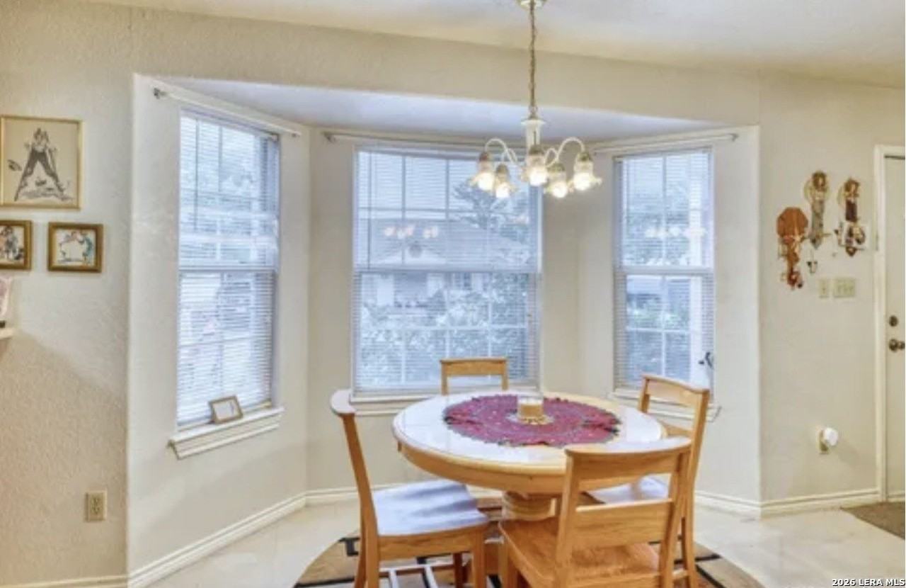 622 S Oak St - Photo 5 of 22