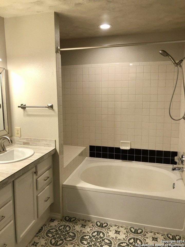 1 Chaparral Hl - Photo 7 of 14