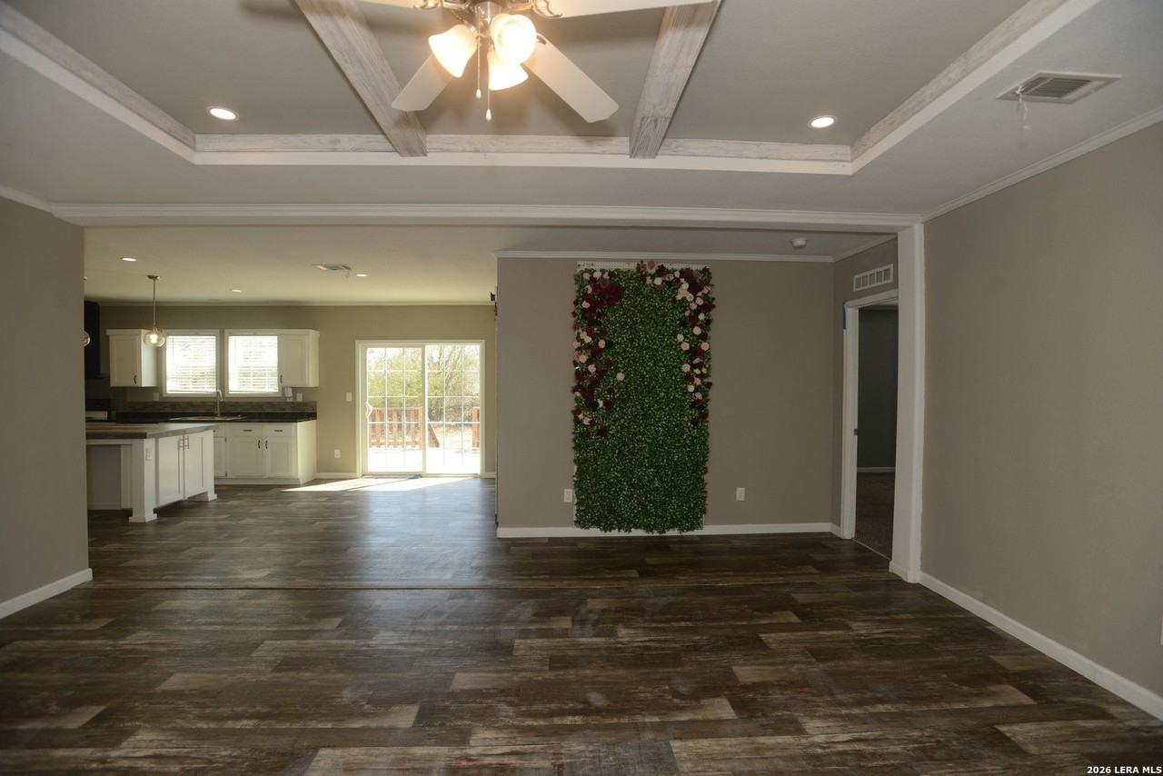 13598 Old Frio City Rd - Photo 5 of 31