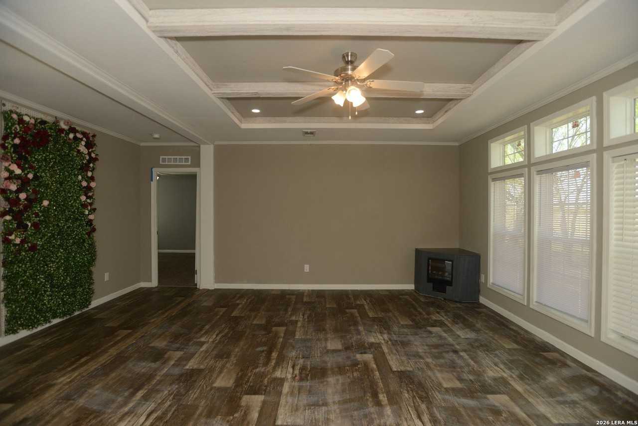 13598 Old Frio City Rd - Photo 6 of 31