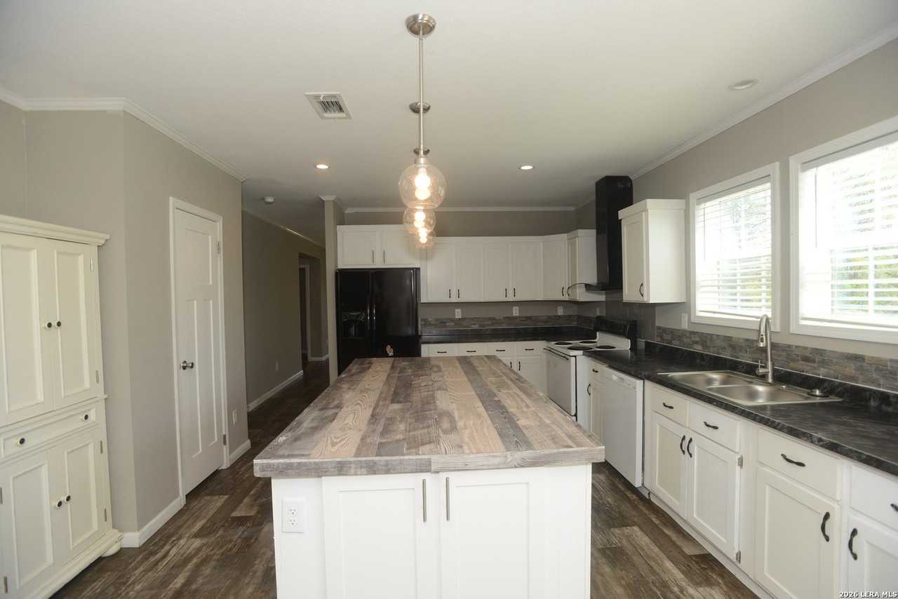 13598 Old Frio City Rd - Photo 7 of 31