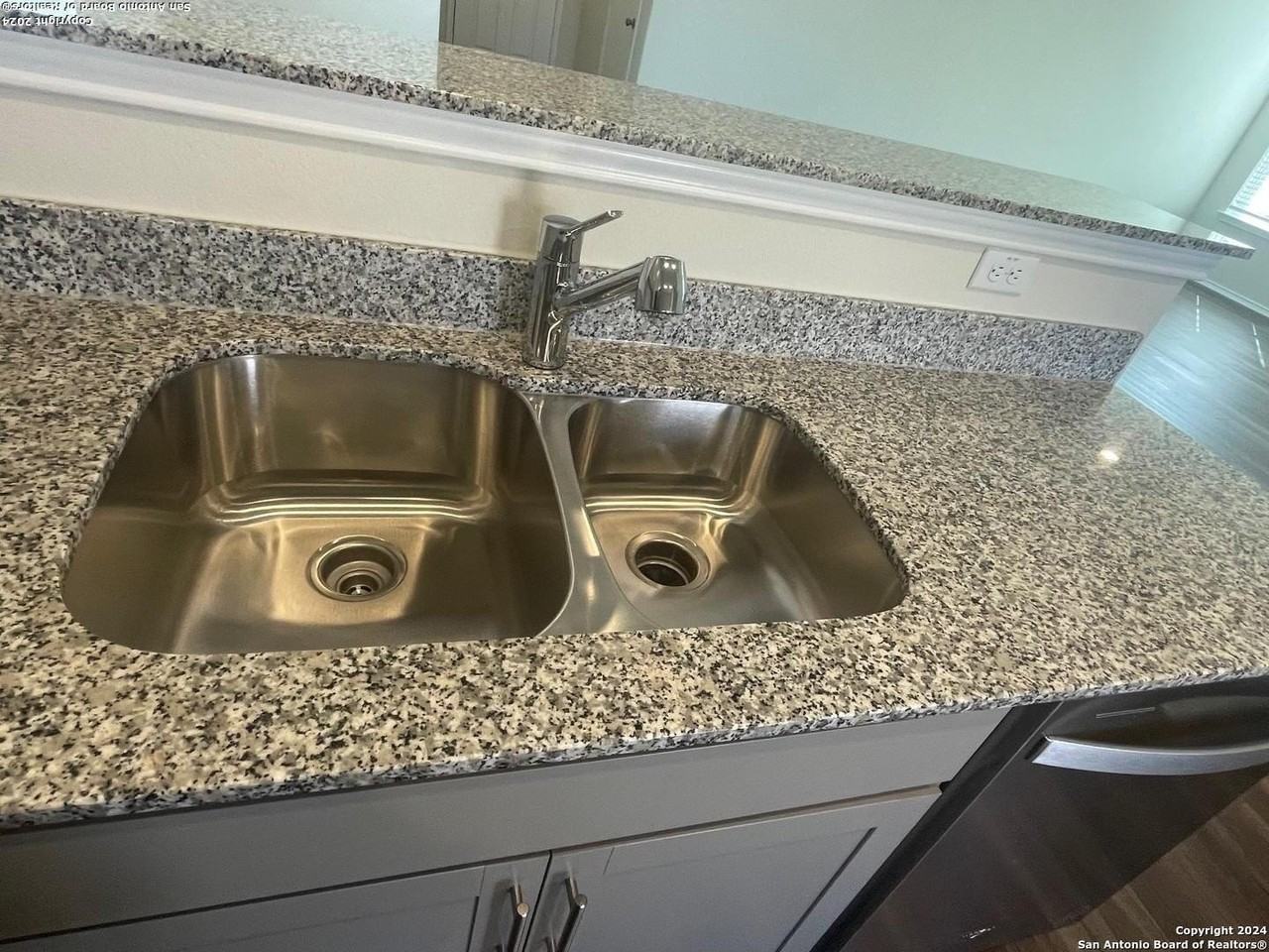 237 Lime St - Photo 5 of 27