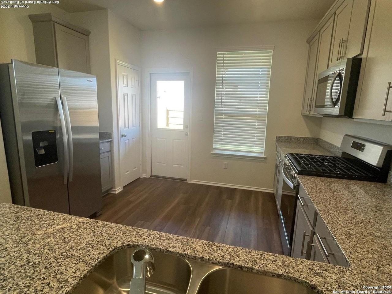 237 Lime St - Photo 6 of 27