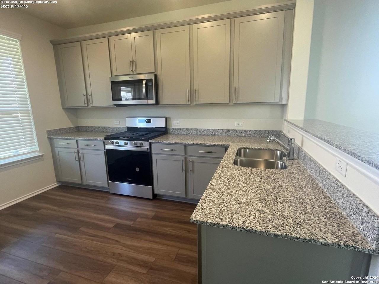 237 Lime St - Photo 7 of 27