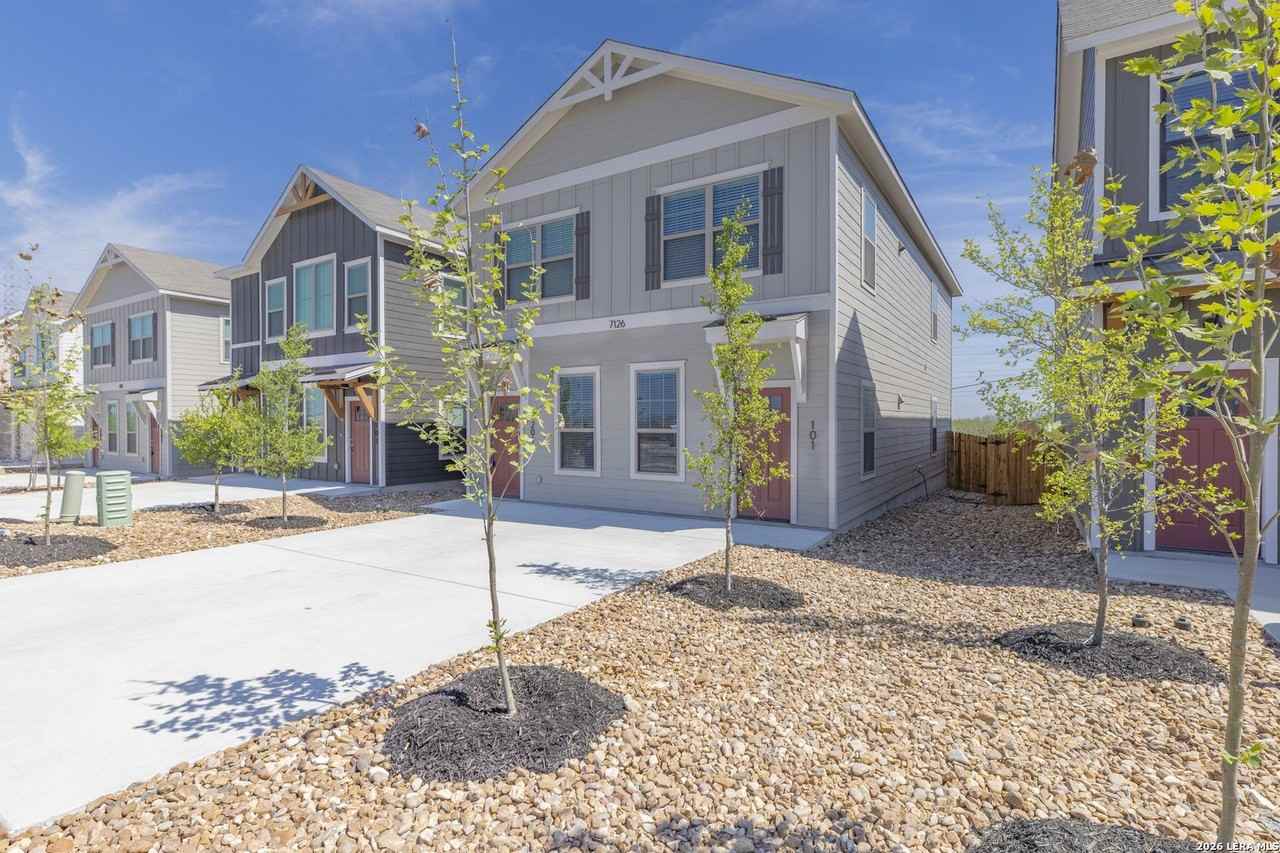 7126 Magnolia Crk #101 - Photo 3 of 17