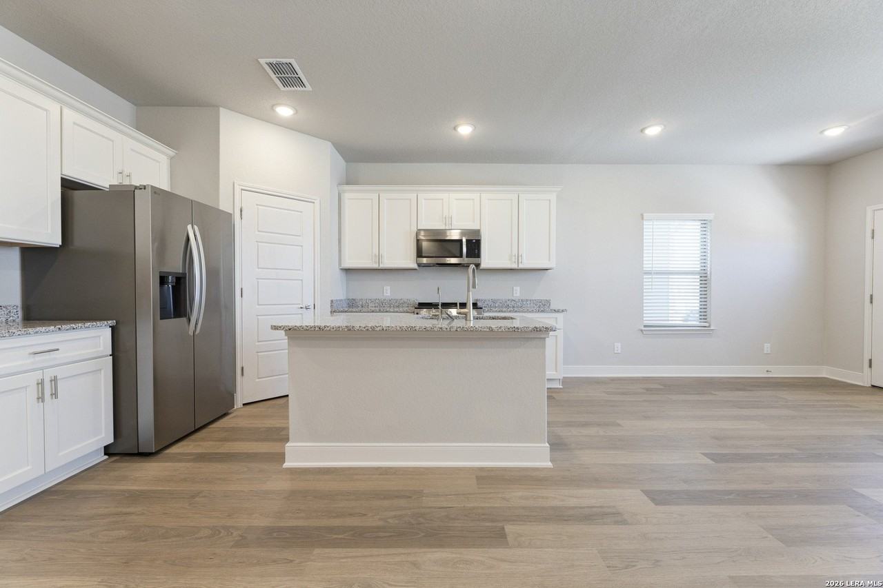 7126 Magnolia Crk #101 - Photo 4 of 17