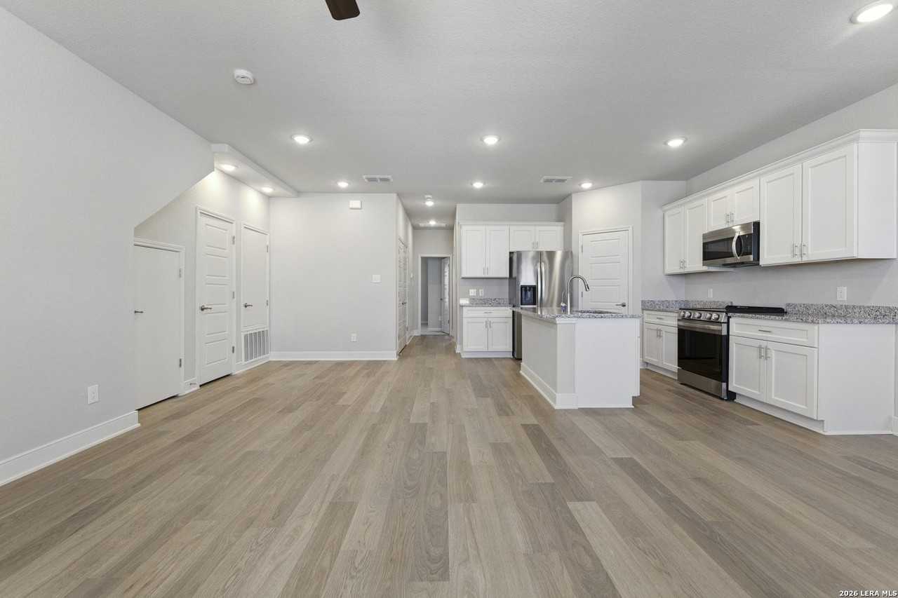 7126 Magnolia Crk #101 - Photo 5 of 17