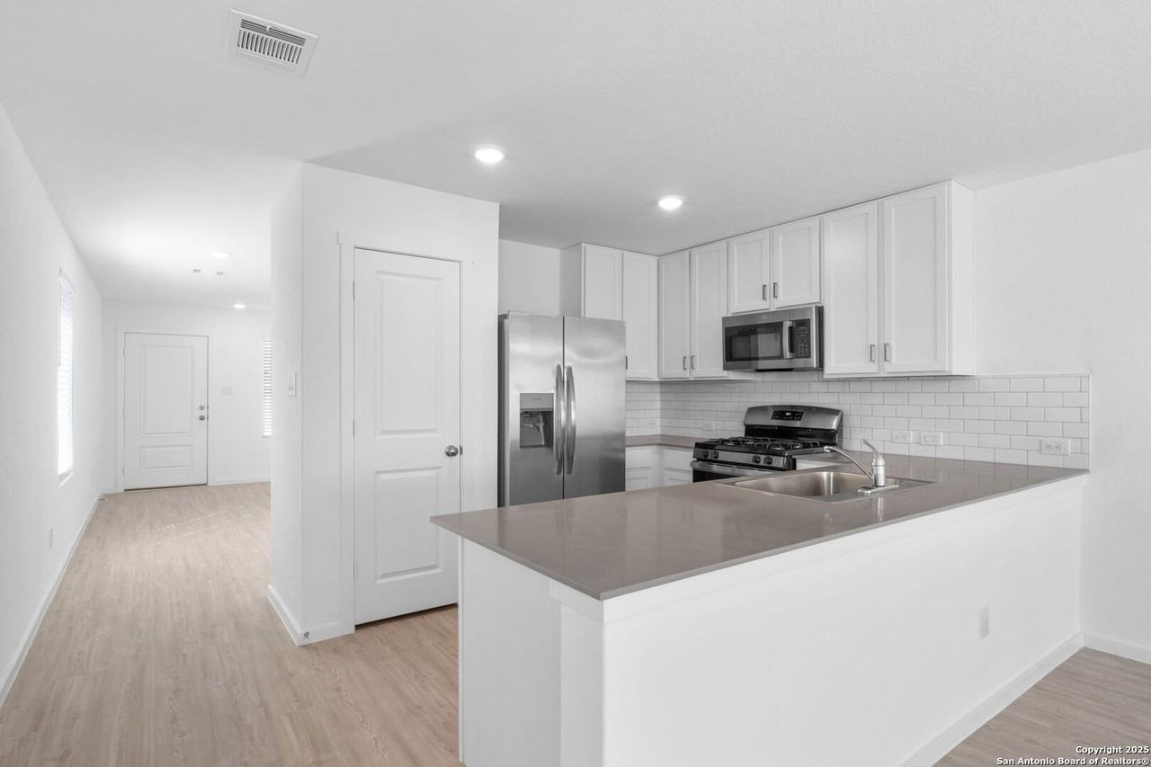 8523 Astral Pl - Photo 3 of 23