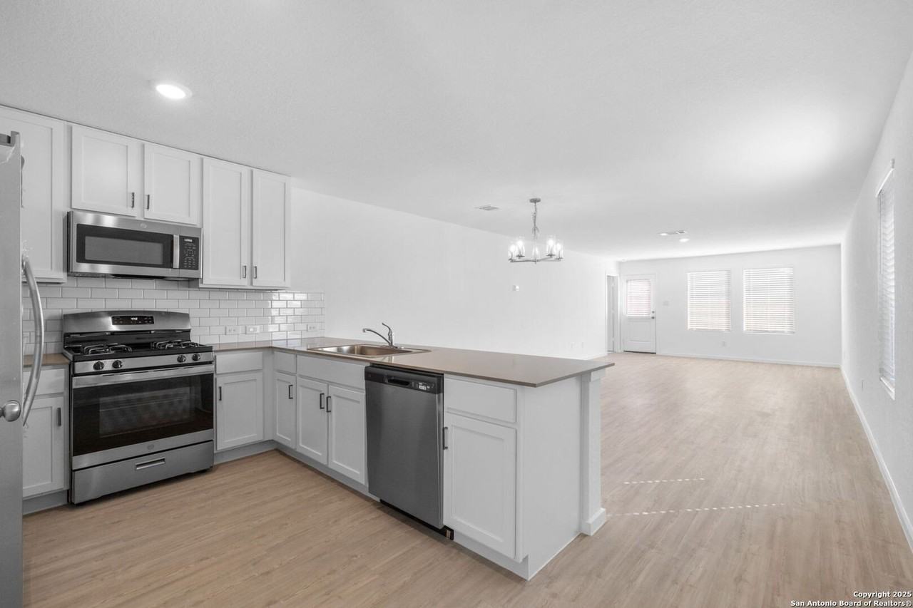 8523 Astral Pl - Photo 5 of 23