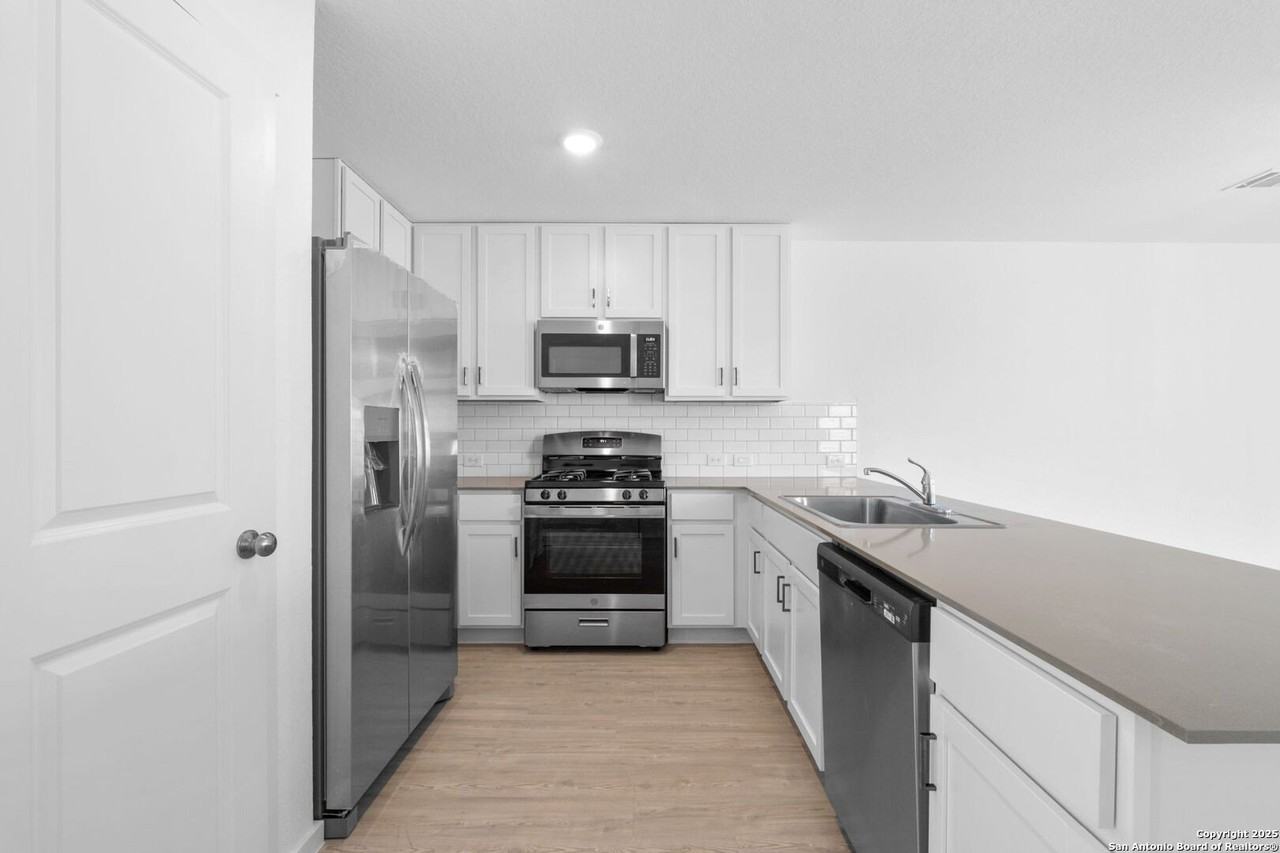 8523 Astral Pl - Photo 6 of 23