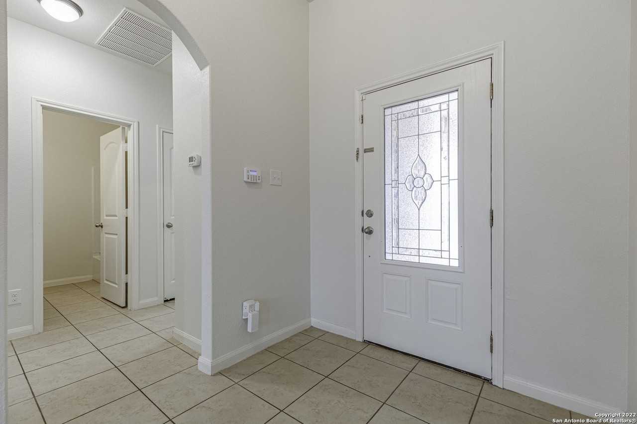 7810 Creekshore Cv - Photo 5 of 27