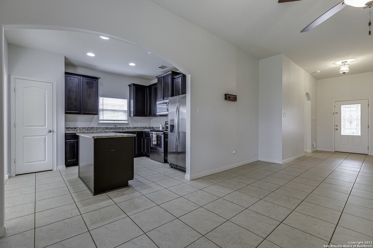 7810 Creekshore Cv - Photo 6 of 27