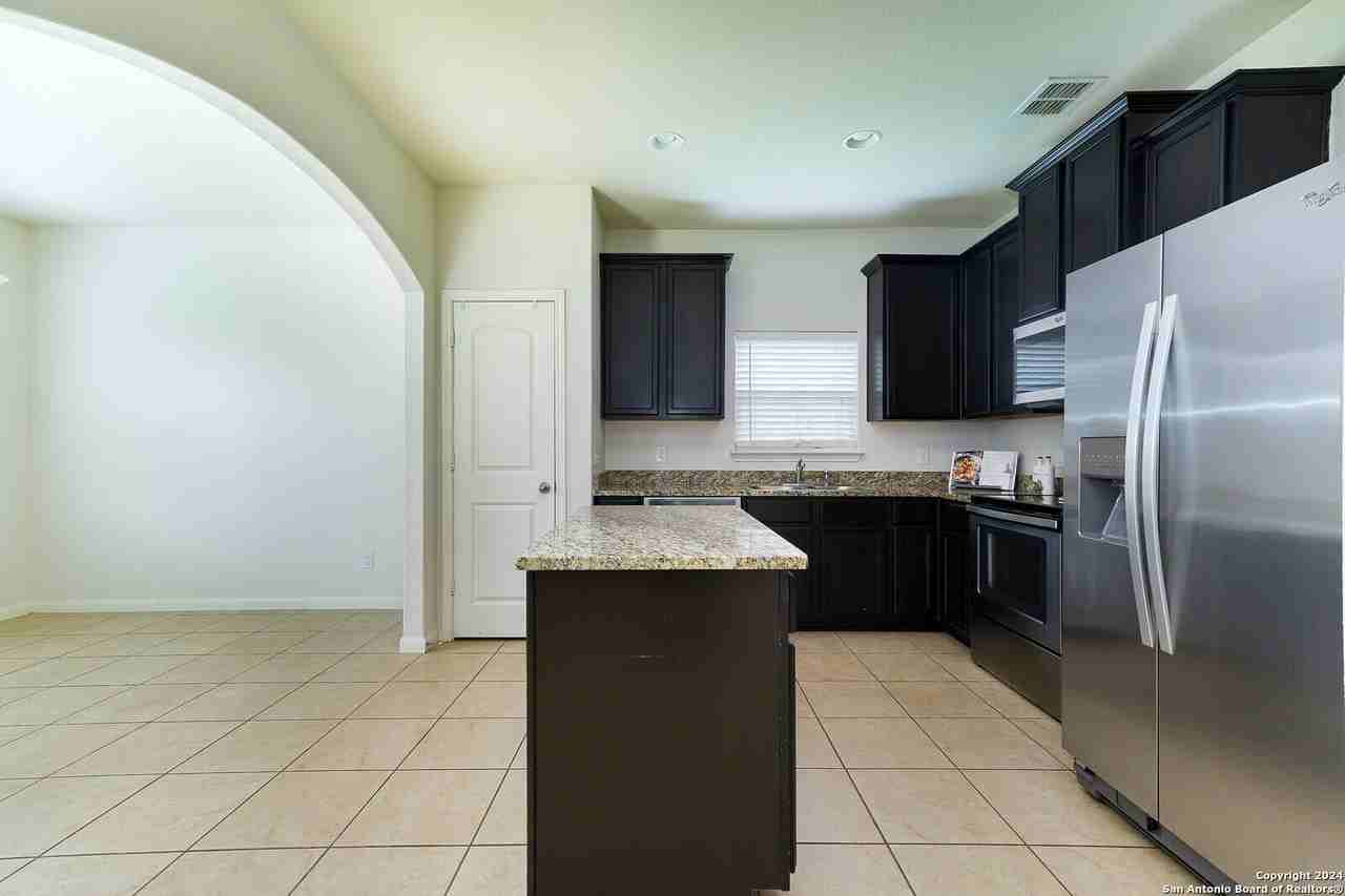 7810 Creekshore Cv - Photo 7 of 27