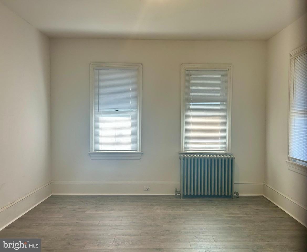 270 Grant St - Photo 4 of 21