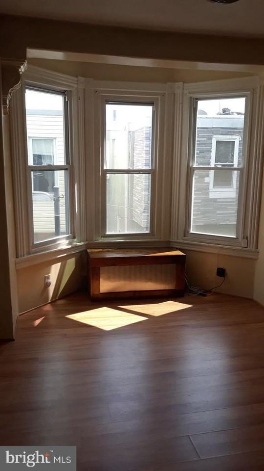 520 Tasker St - Photo 2 of 4