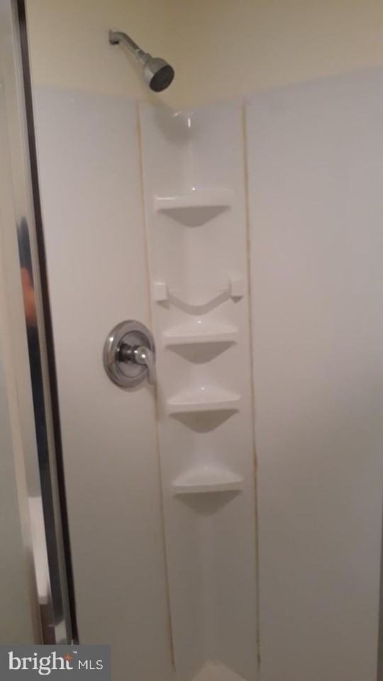 520 Tasker St - Photo 4 of 4