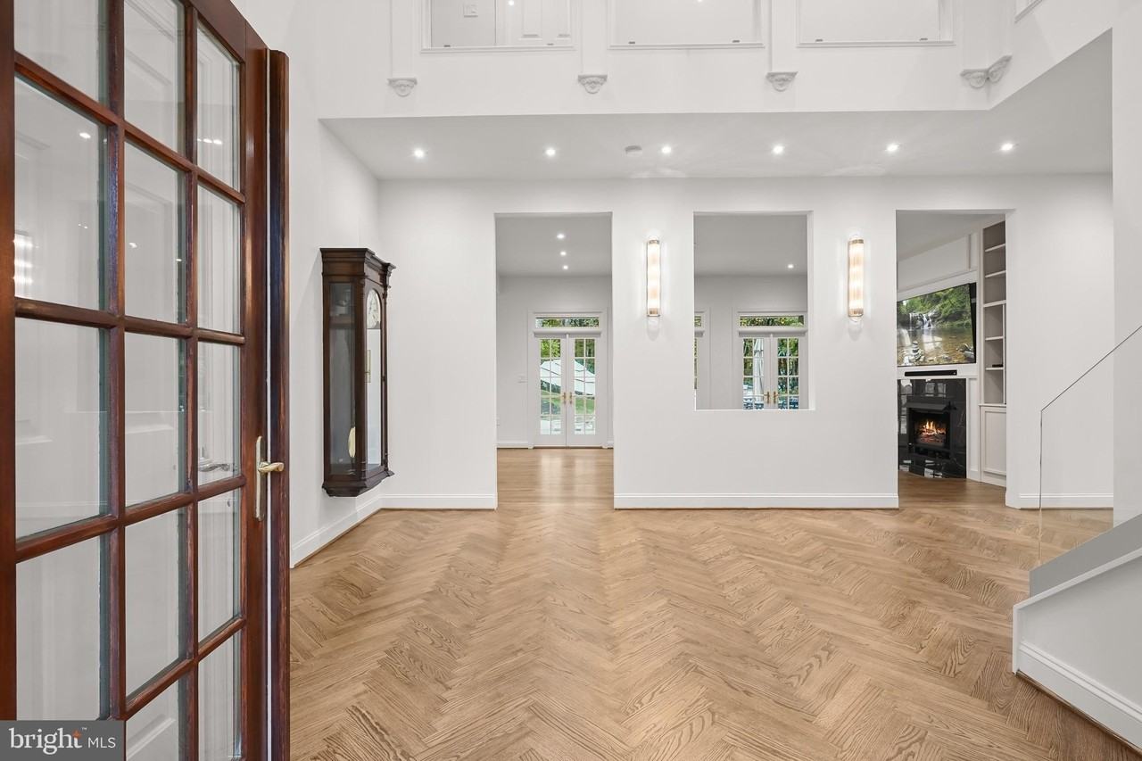 1404 Wynhurst Ln - Photo 3 of 14