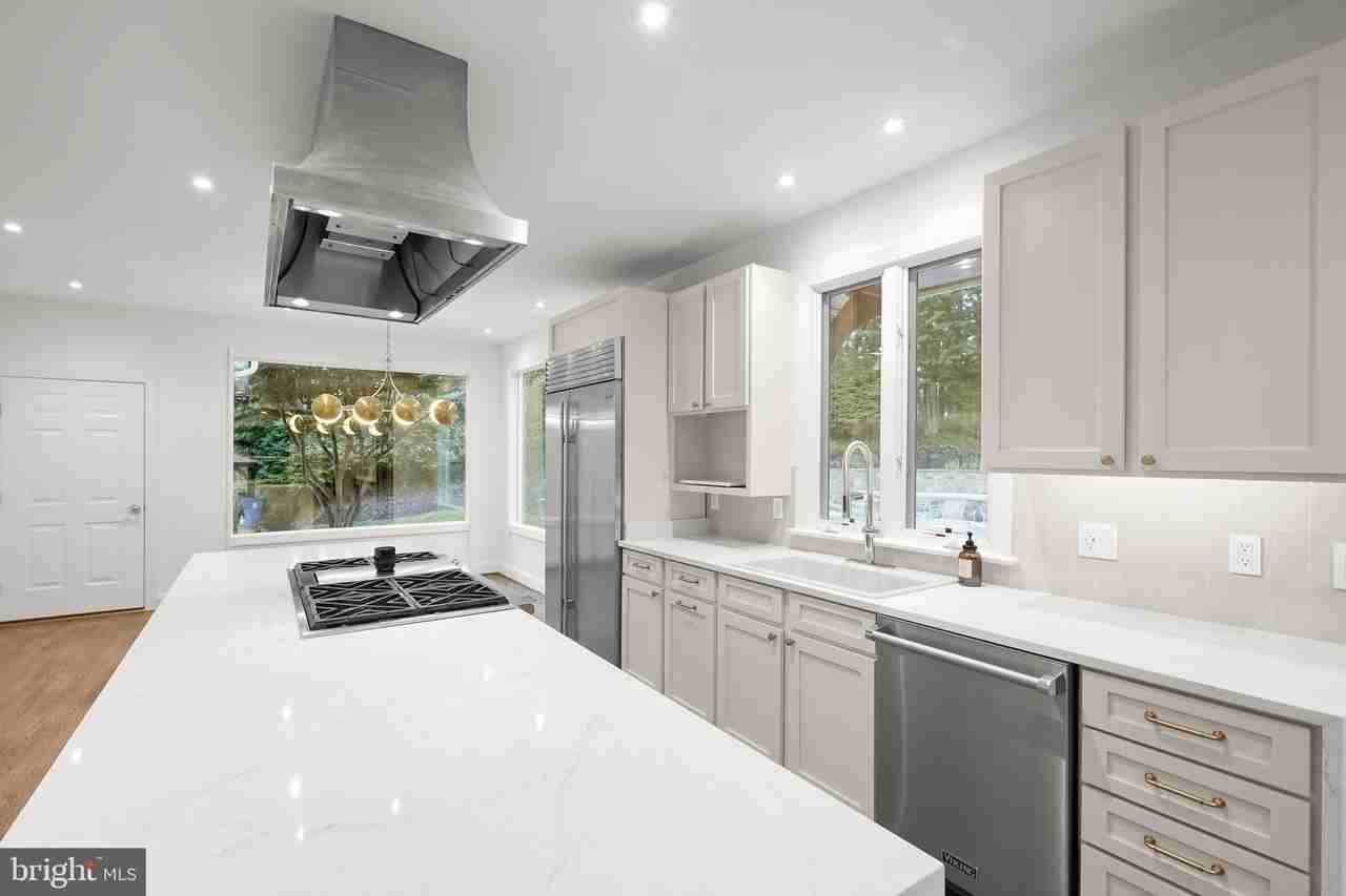 1404 Wynhurst Ln - Photo 4 of 14