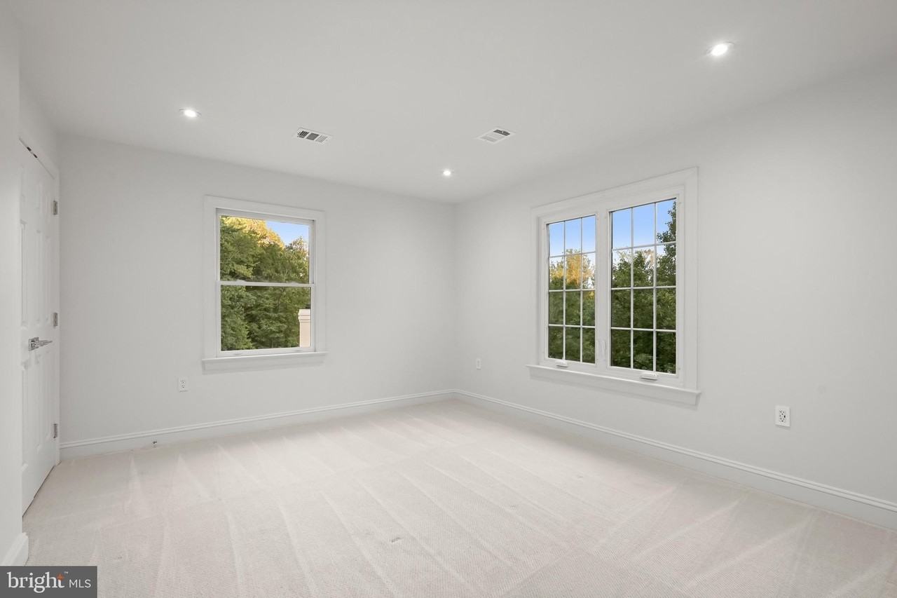 1404 Wynhurst Ln - Photo 6 of 14