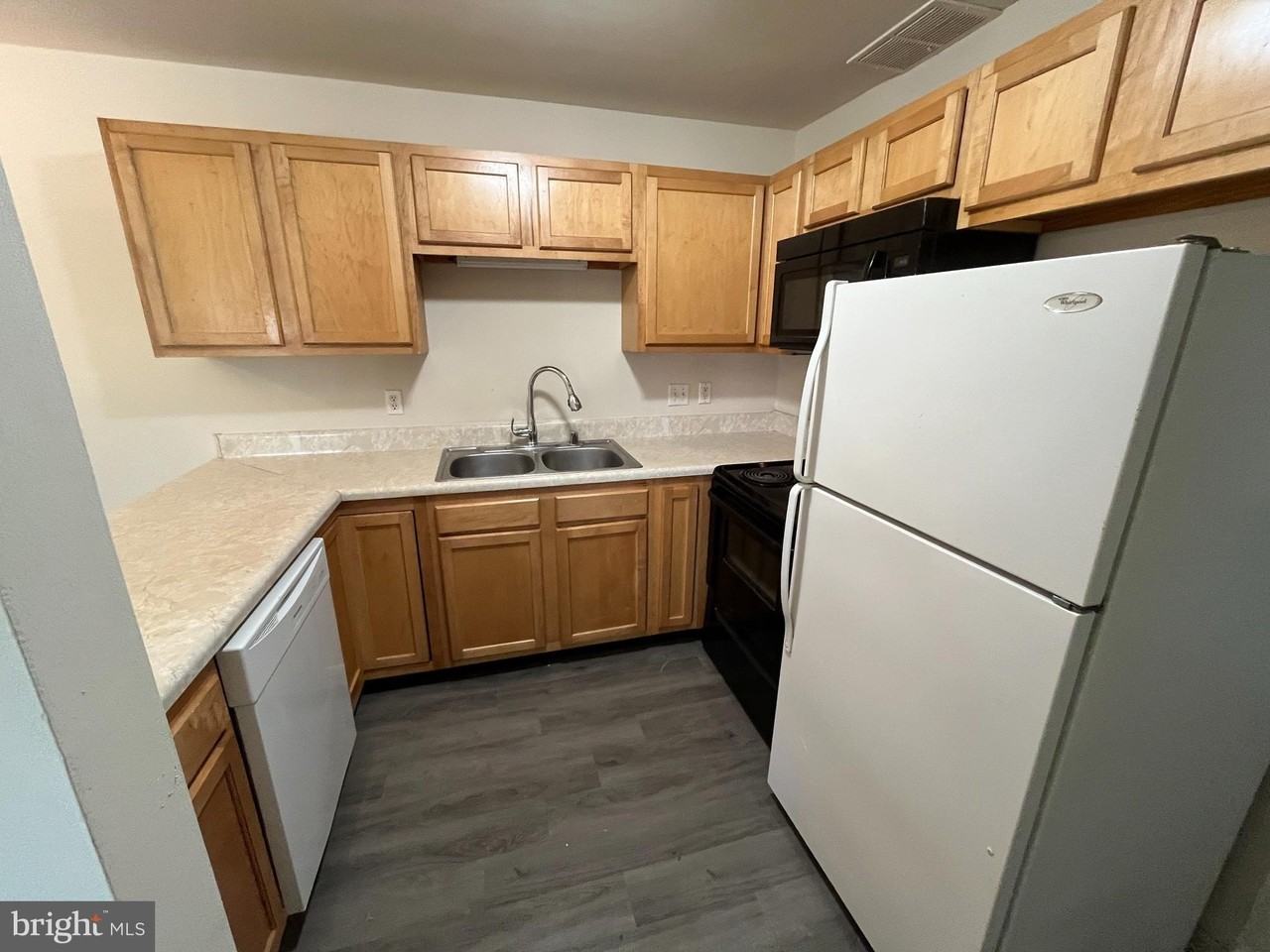 105 Berry St Apt 5 - Photo 5 of 13