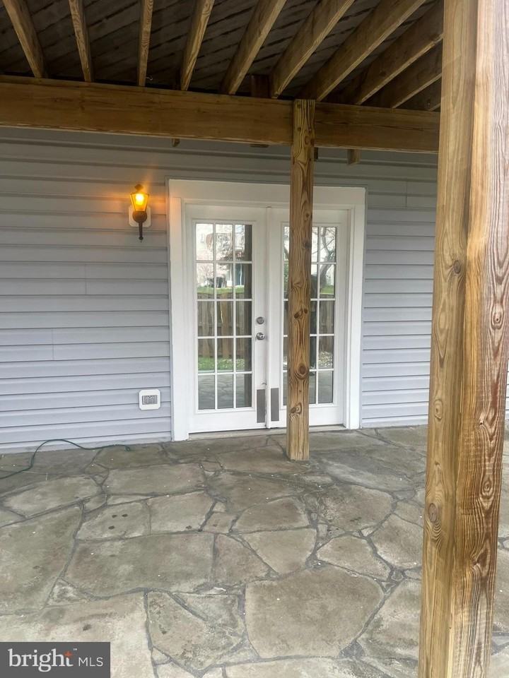 9138 Mineola Ct - Photo 2 of 11