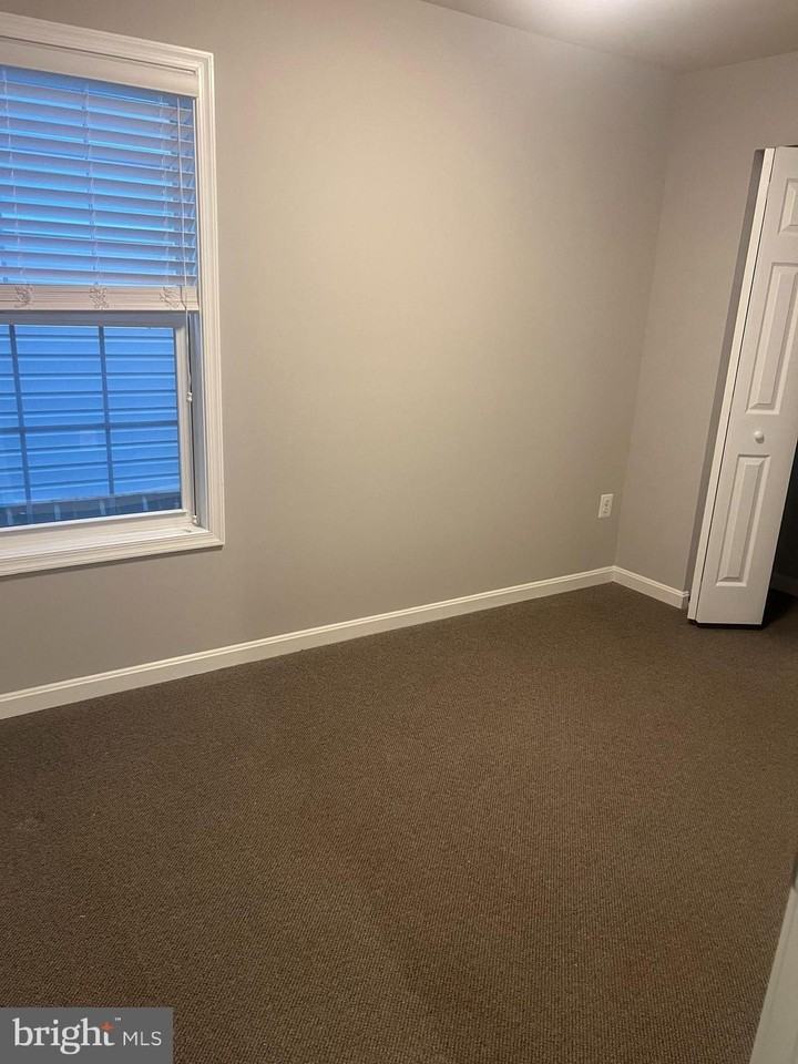 9138 Mineola Ct - Photo 5 of 11