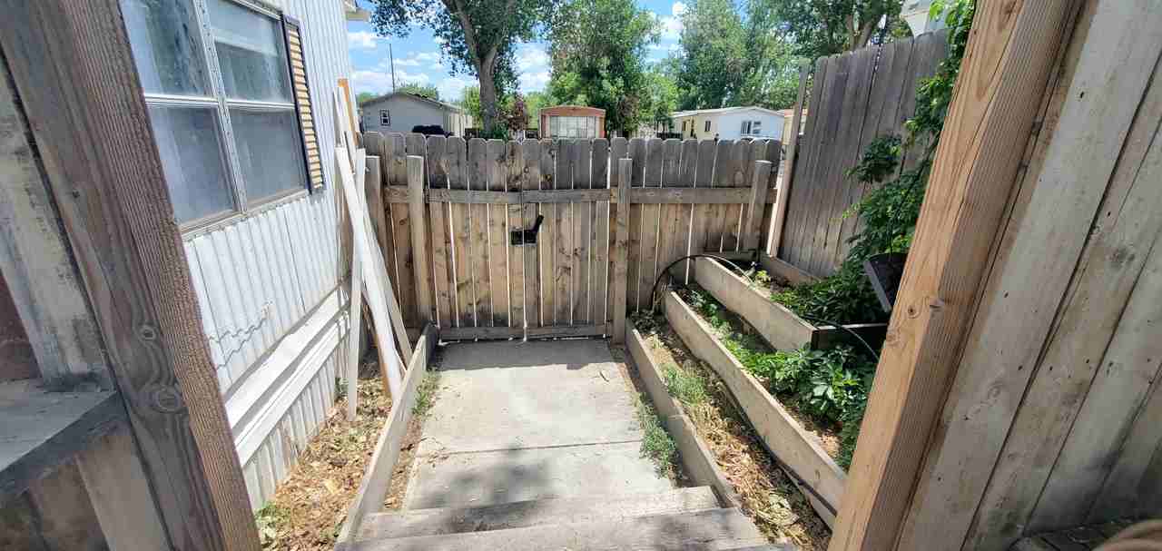 548 Westshore Rd - Photo 4 of 15