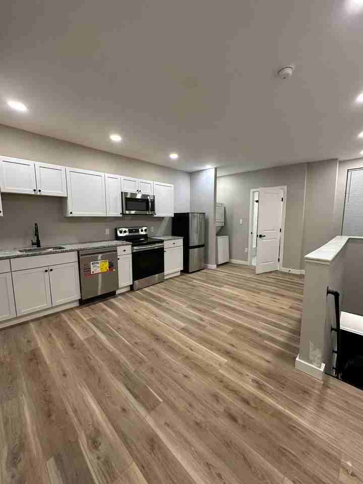 4250 Lancaster Ave #2