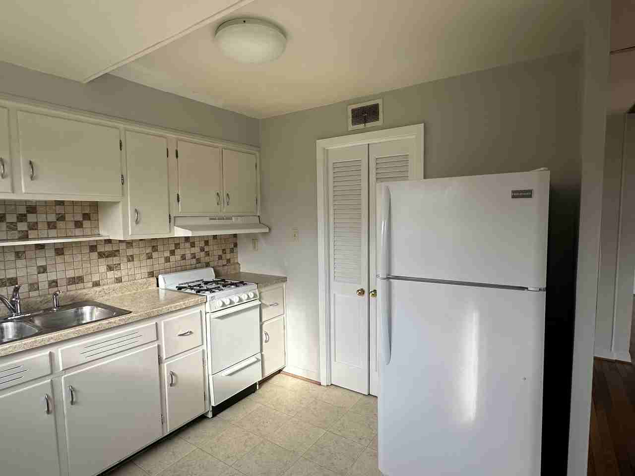 320 17th St - Photo 2 of 14