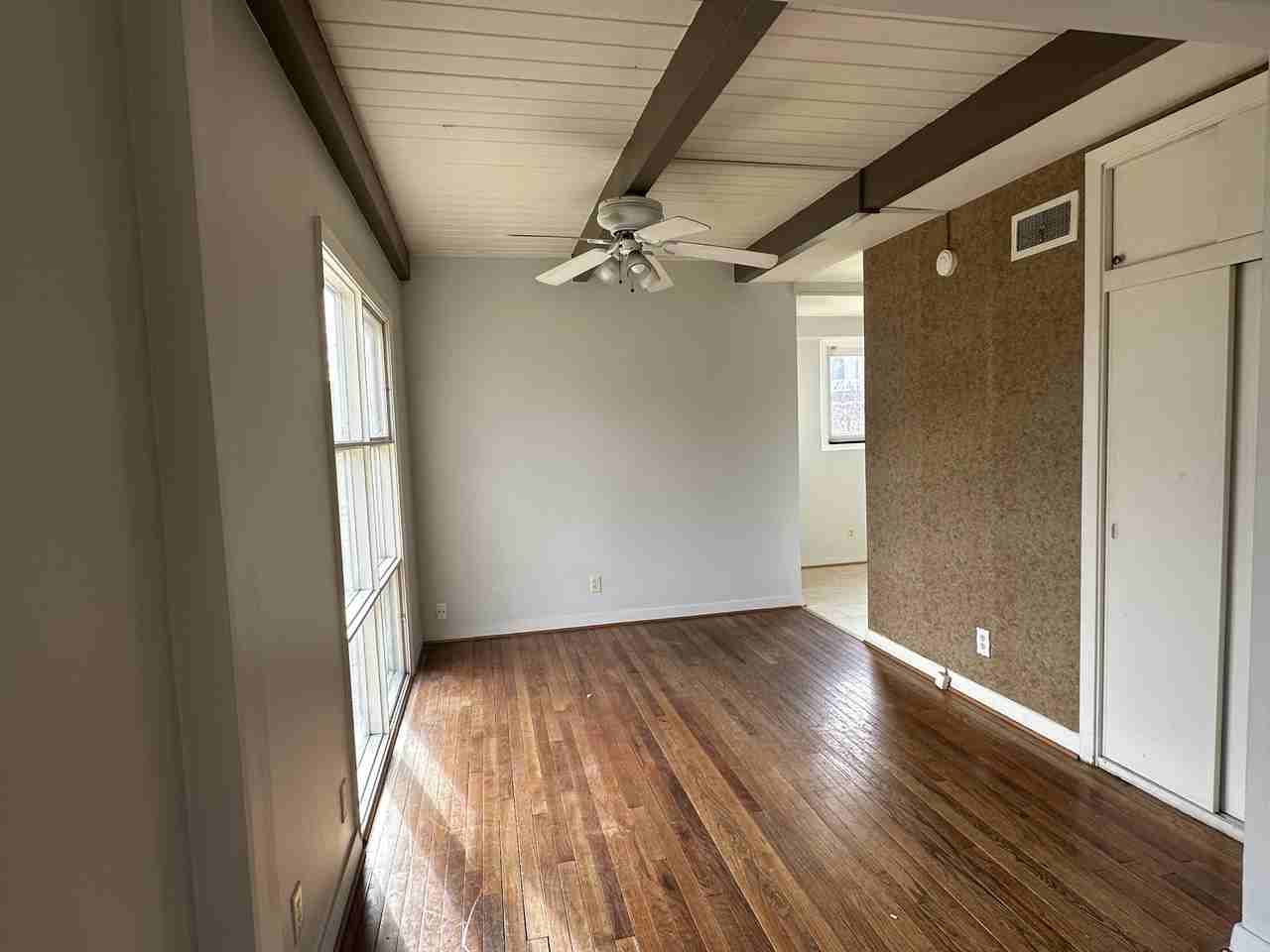 320 17th St - Photo 6 of 14