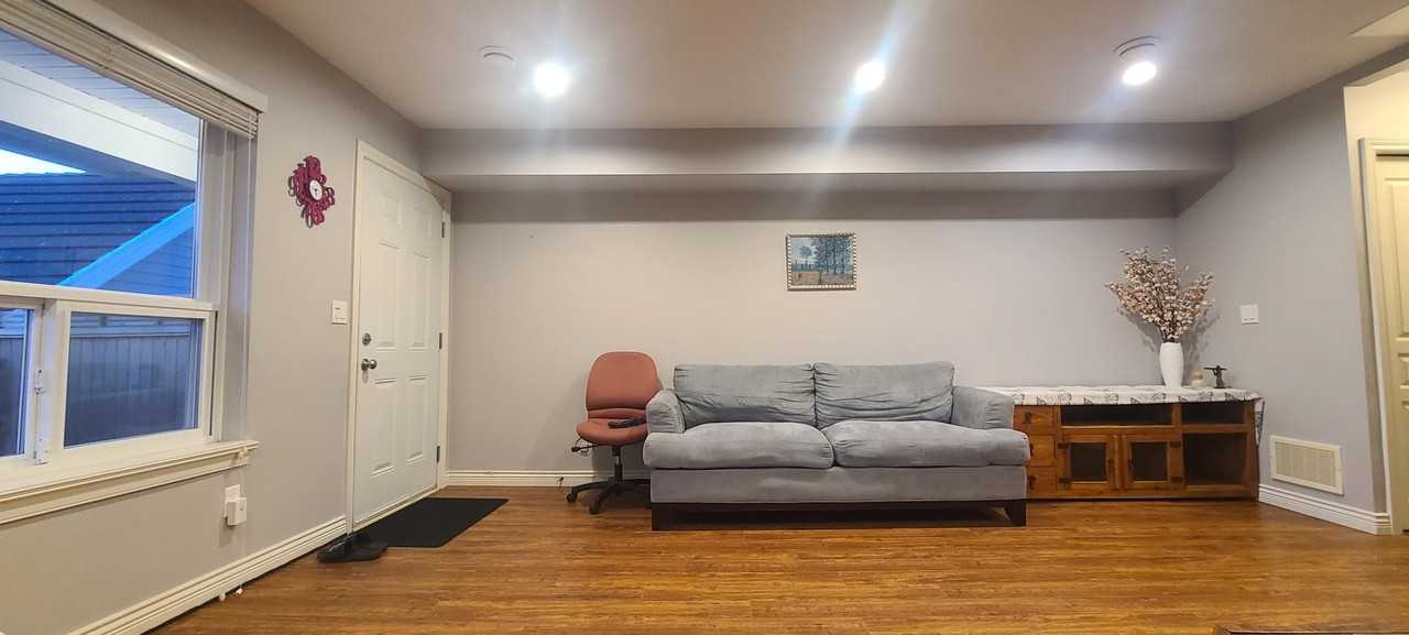3435 148 Street - Photo 2 of 8