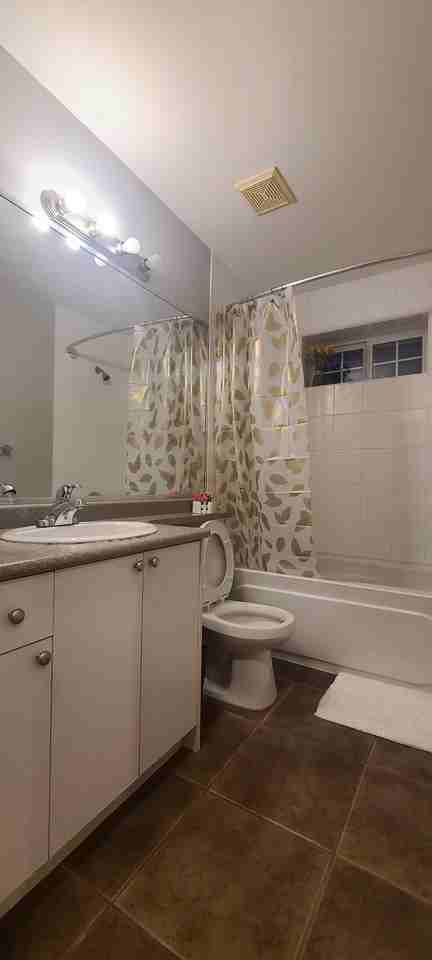 3435 148 Street - Photo 4 of 8