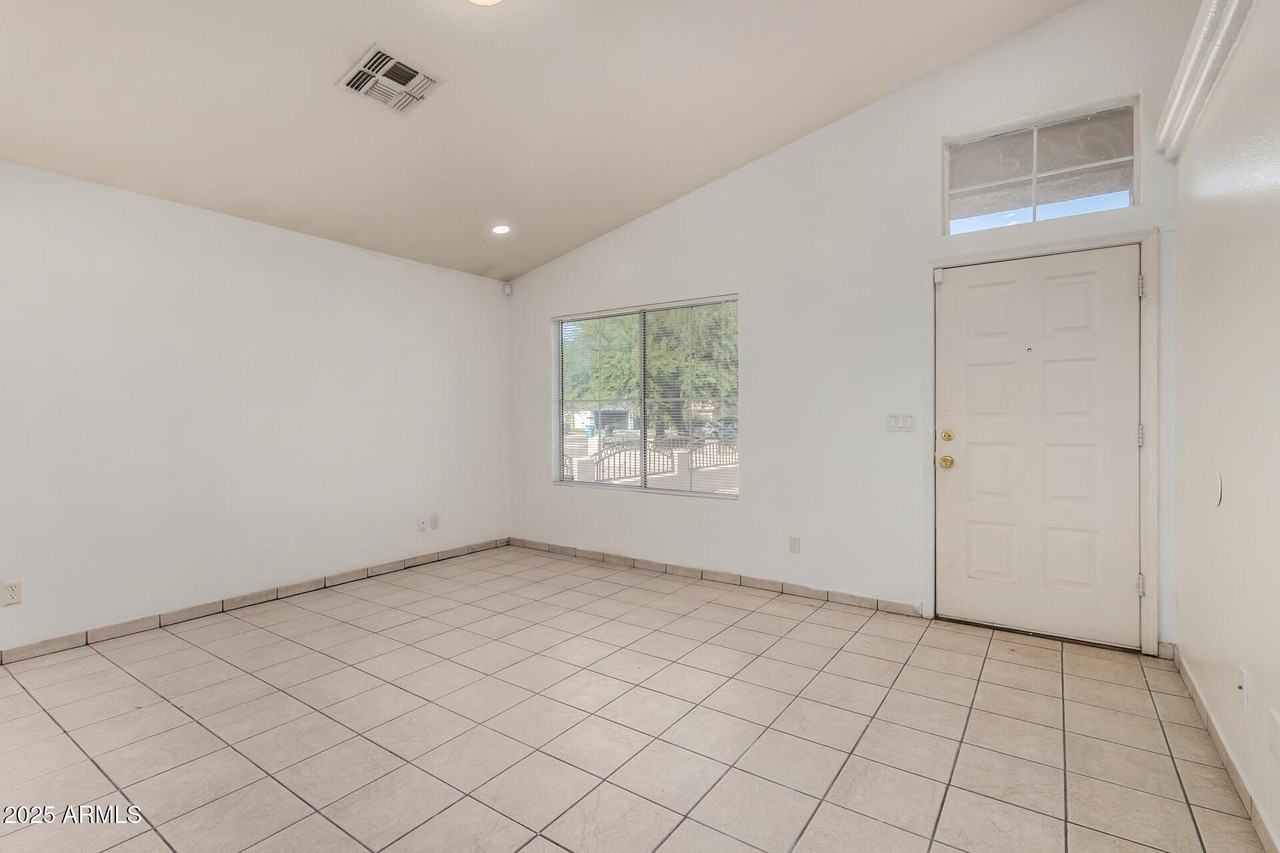 8759 W Coronado Rd - Photo 3 of 28