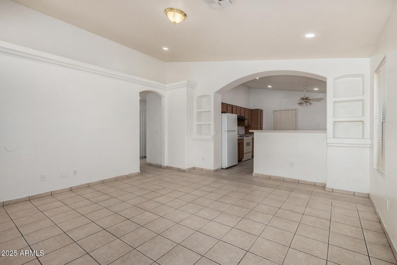 8759 W Coronado Rd - Photo 5 of 28