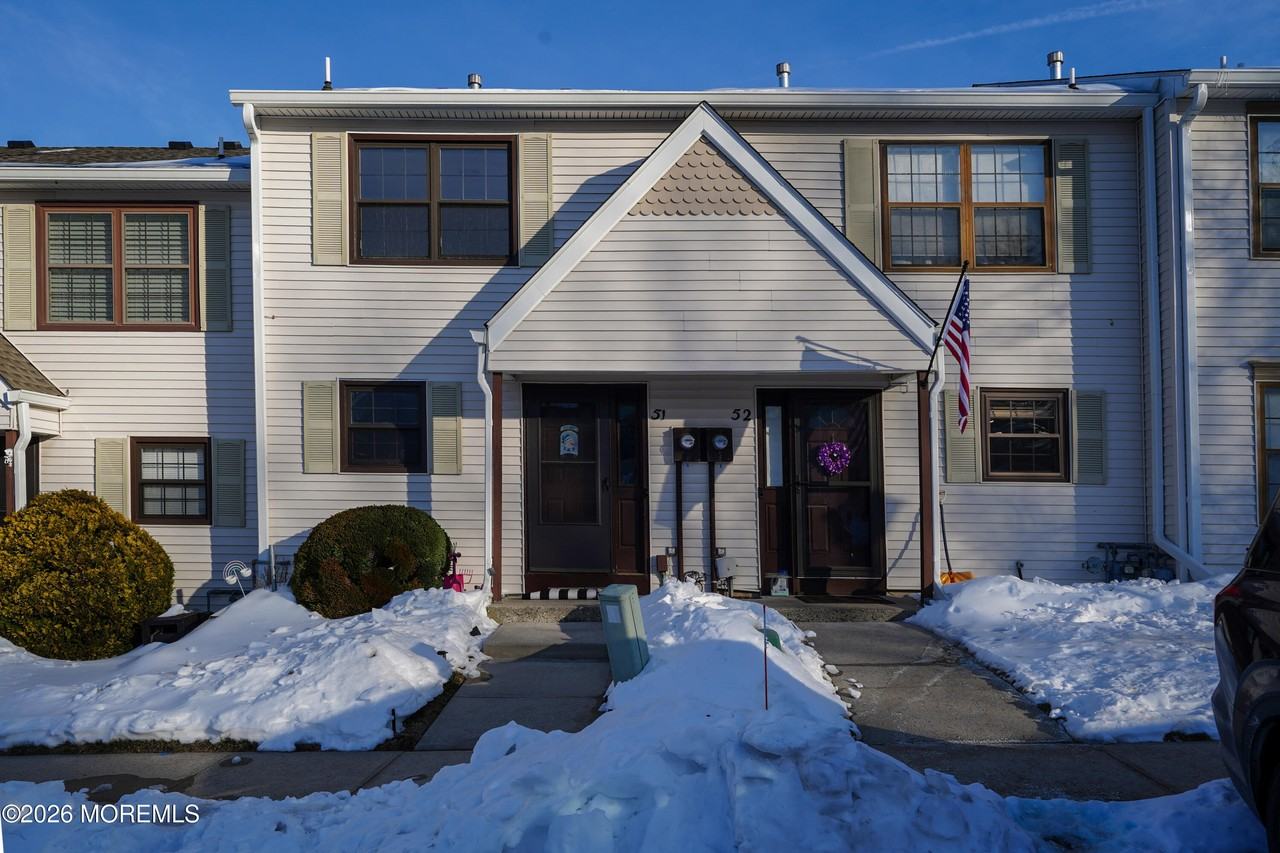 51 Queens Way - Photo 2 of 20