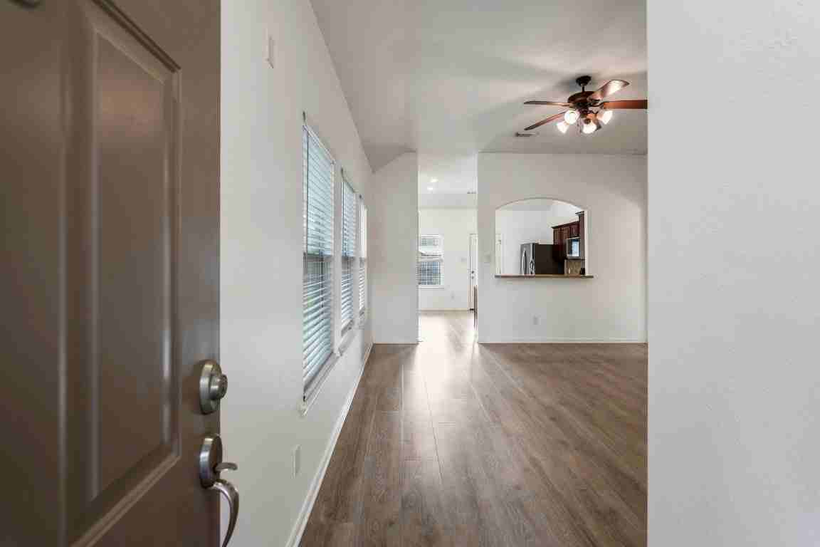 21810 Mansfield Bluff Ln - Photo 4 of 34