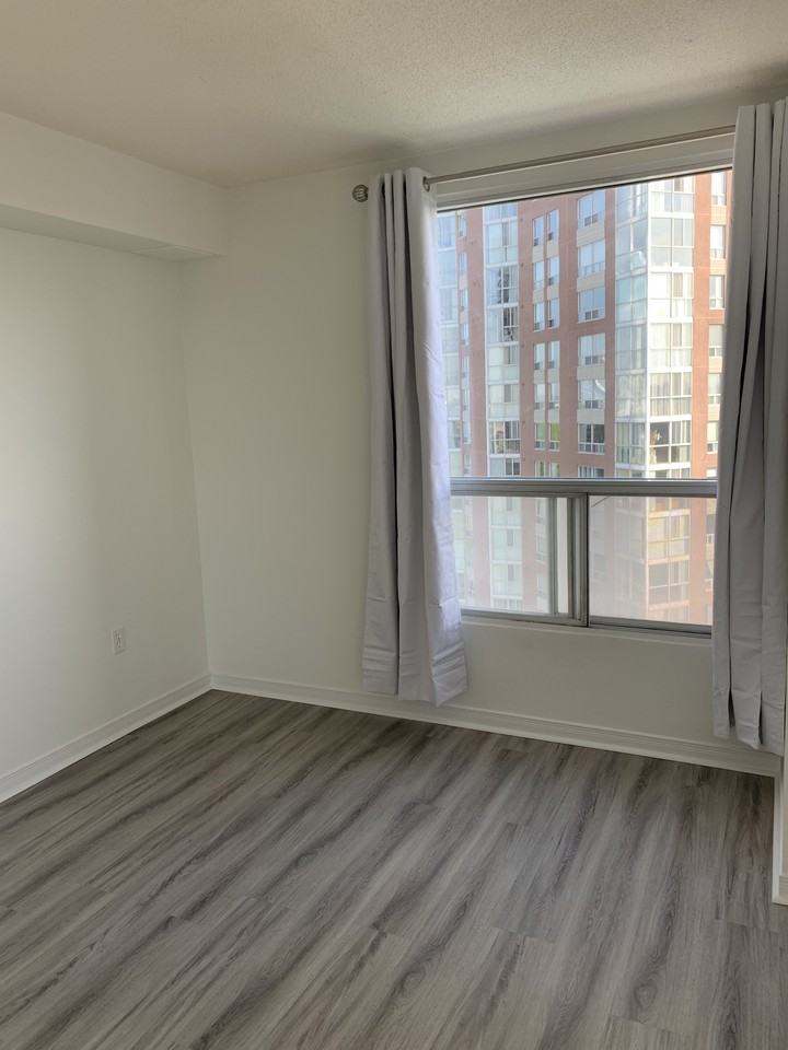 5 Concorde Place - Photo 7 of 9