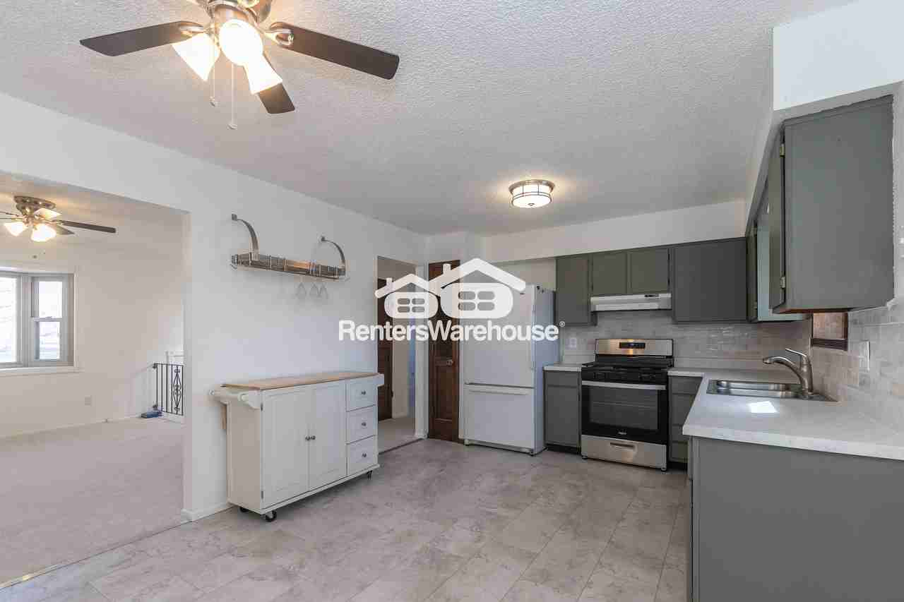 203 Village Ln - Photo 4 of 22