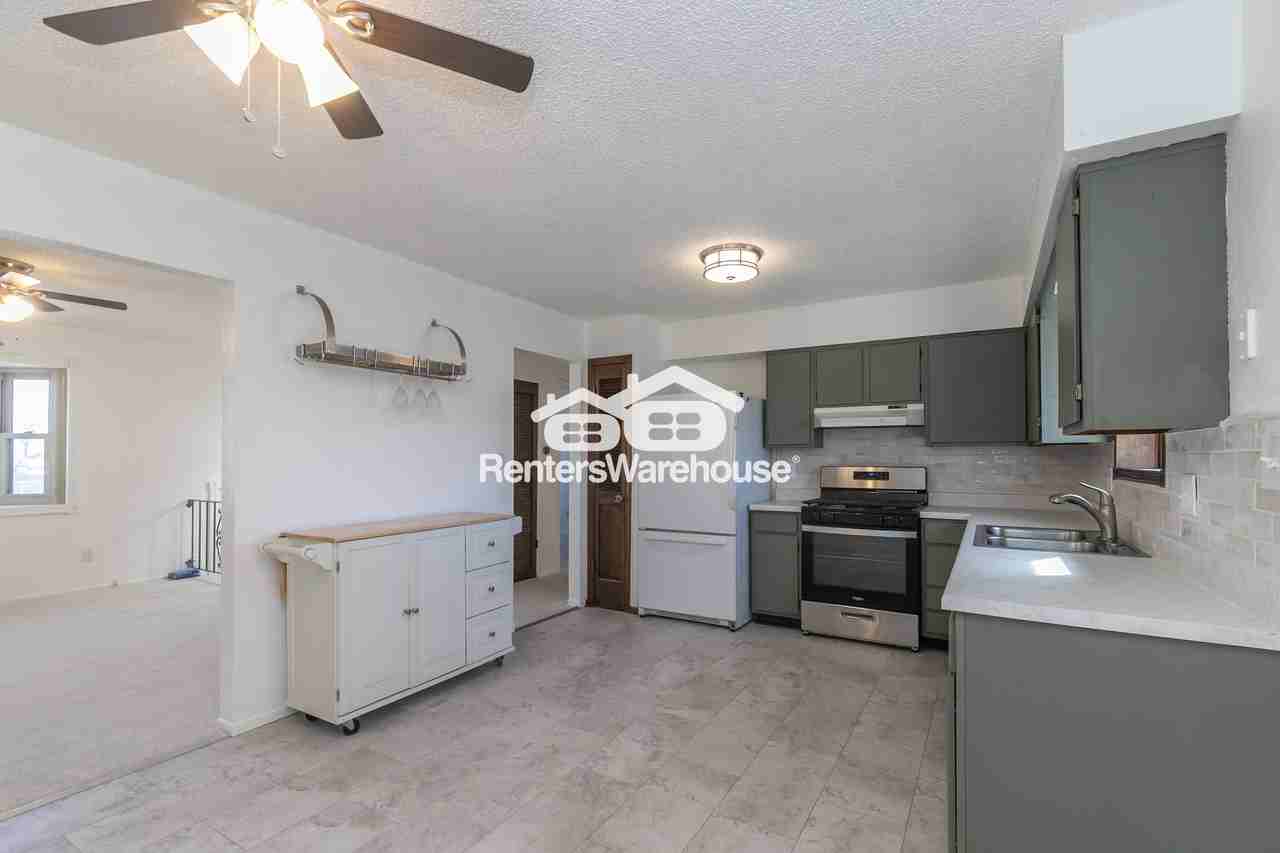 203 Village Ln - Photo 5 of 22