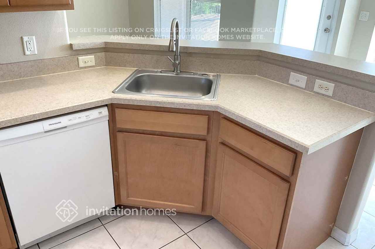 3060 Eldron Blvd Se - Photo 6 of 13