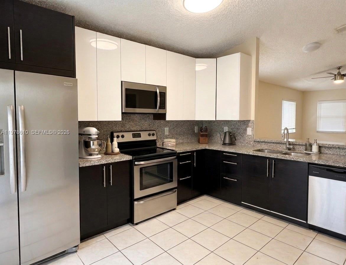 611 208th Circle - Photo 4 of 12