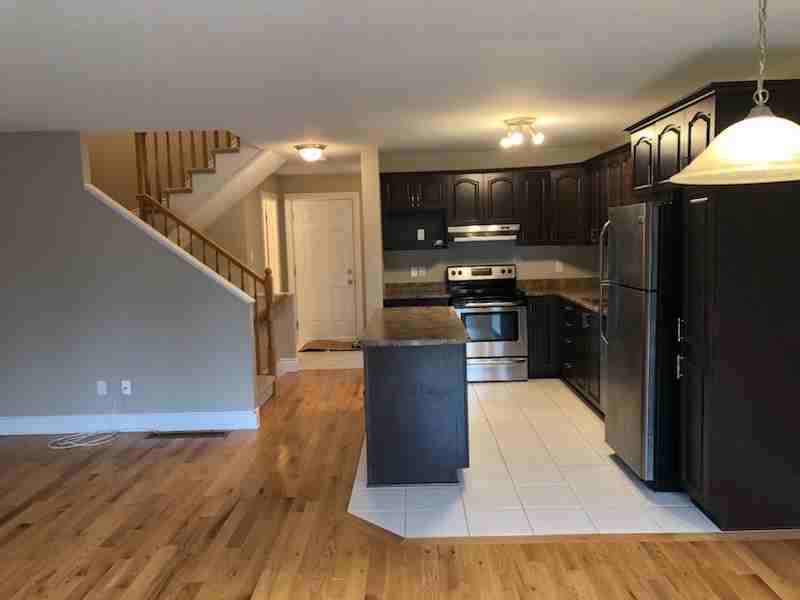 37 Nathalie - Photo 2 of 9