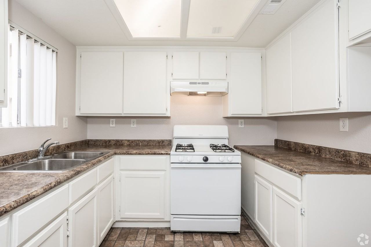 Emerald Terrace Apartments - Photo 2 of 20