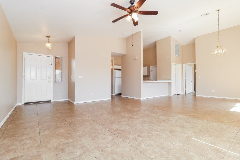 9015 W Roanoke Ave - Photo 3 of 16