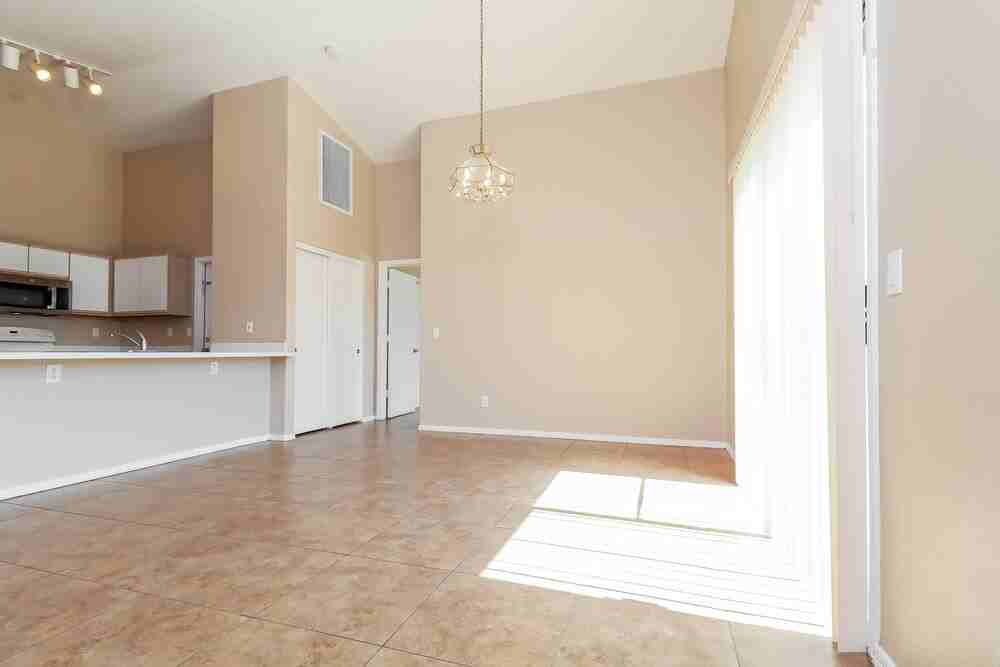 9015 W Roanoke Ave - Photo 5 of 16